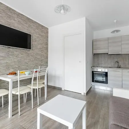 Loiseau Bleu -studio Terrasse - Parking - Clim *