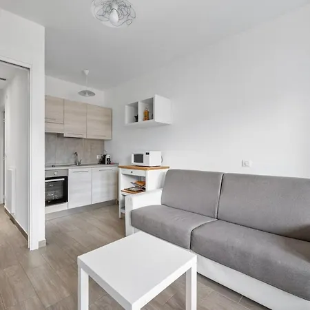 Loiseau Bleu -studio Terrasse - Parking - Clim מנטון