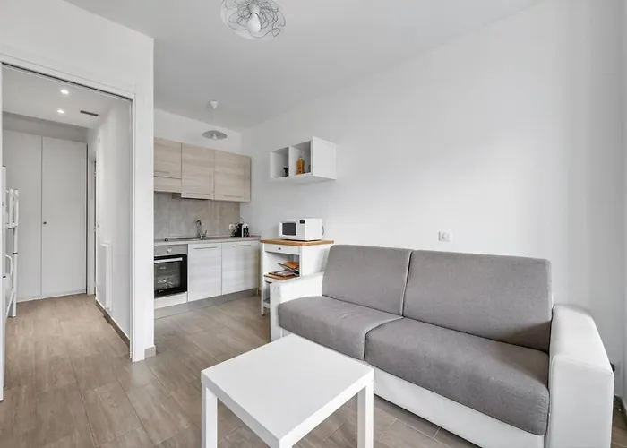 Loiseau Bleu -studio Terrasse - Parking - Clim מנטון